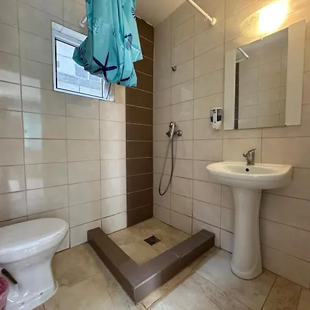 5 Guest house